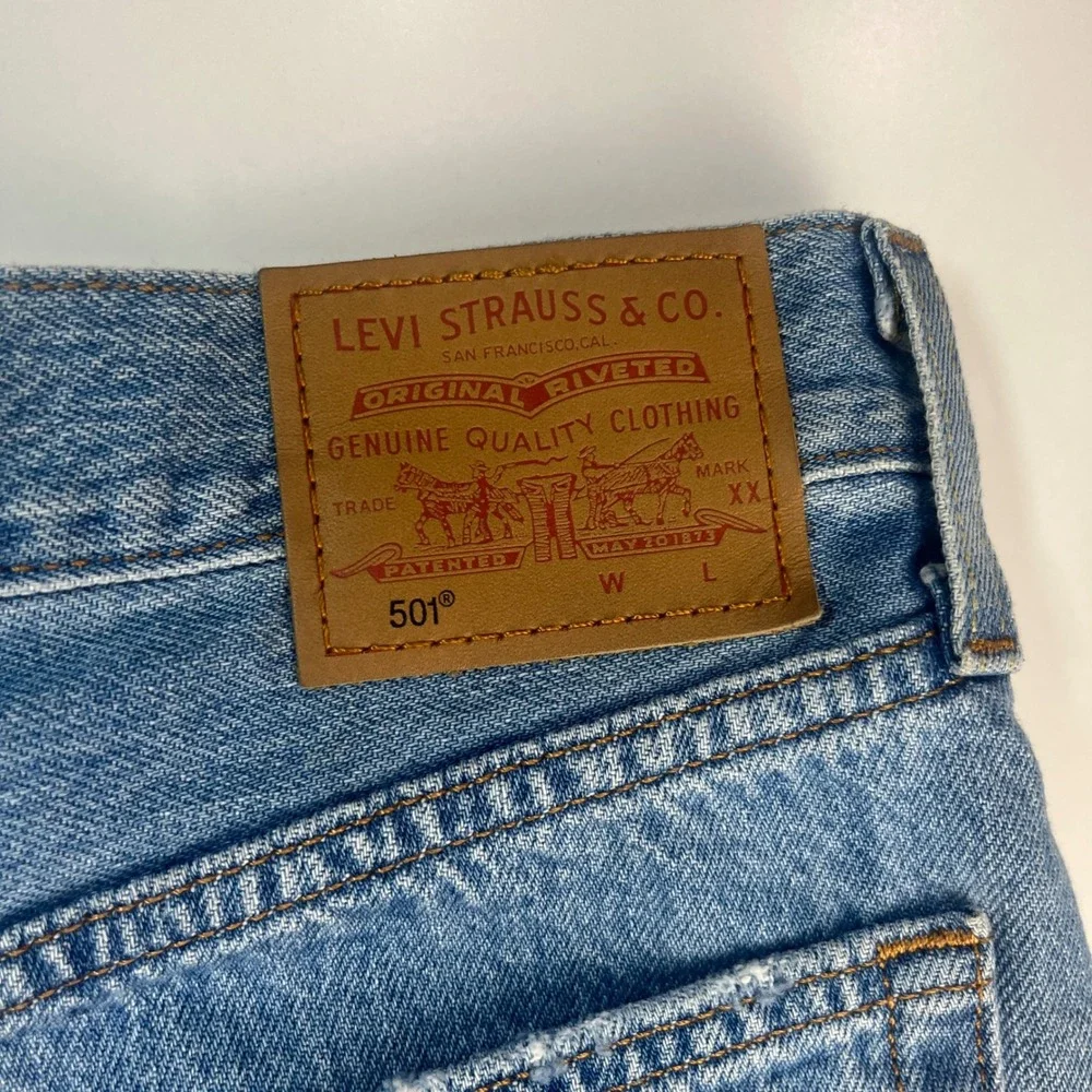 Levi's Premium 501 Long Shorts Women's 26 NWT Blue‎ Distressed Raw Hem Mid Rise